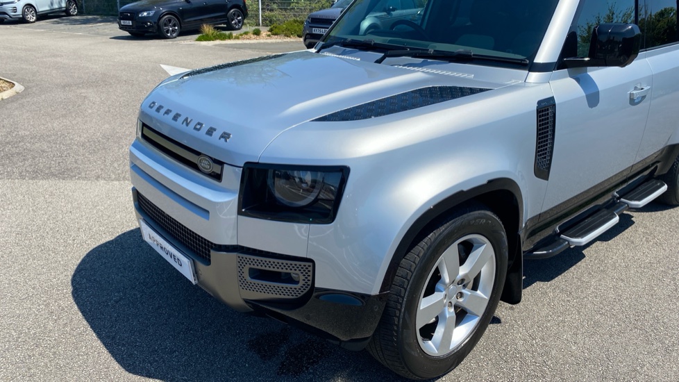 Land Rover Defender 3.0 D300 X-Dynamic HSE 110 5dr Auto [7 Seat] Diesel Estate - Image 35