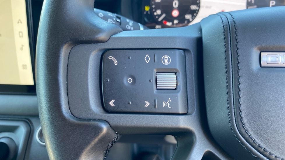 Land Rover Defender 3.0 D300 X-Dynamic HSE 110 5dr Auto [7 Seat] Diesel Estate - Image 58