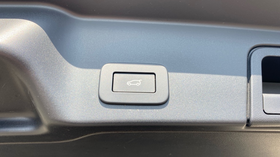 Land Rover Range Rover Evoque 1.5 P300e Autobiography 5dr Auto Hatchback - Image 35