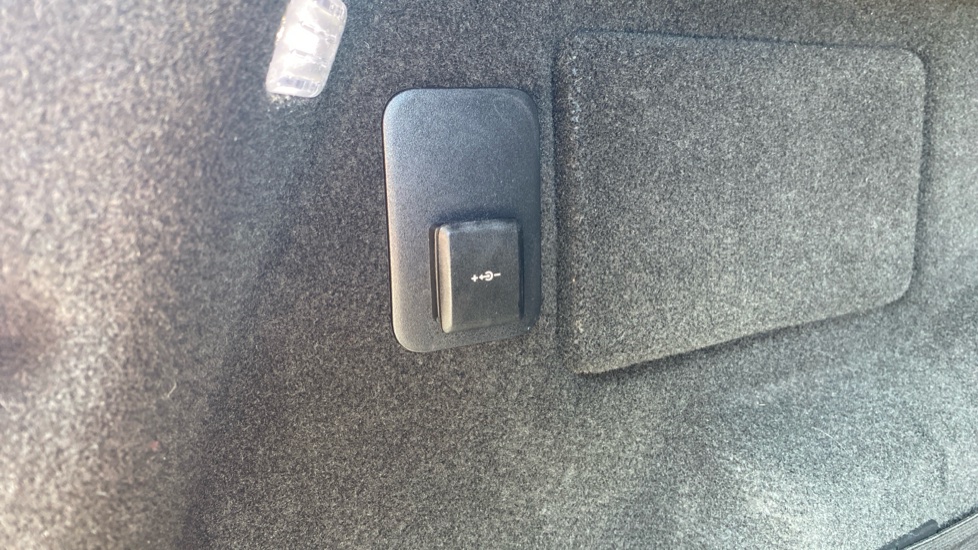 Land Rover Range Rover Evoque 1.5 P300e Autobiography 5dr Auto Hatchback - Image 36