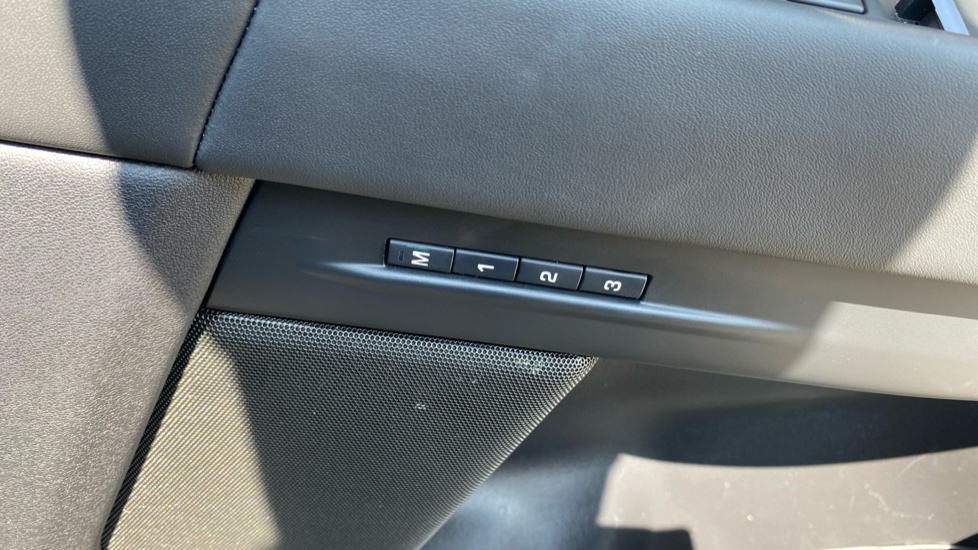 Land Rover Range Rover Evoque 1.5 P300e Autobiography 5dr Auto Hatchback - Image 45