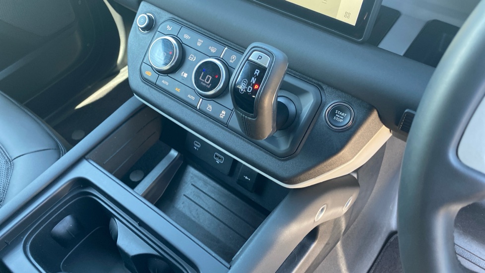 Land Rover Defender 3.0 D250 SE 110 5dr Auto Diesel Estate - Image 13