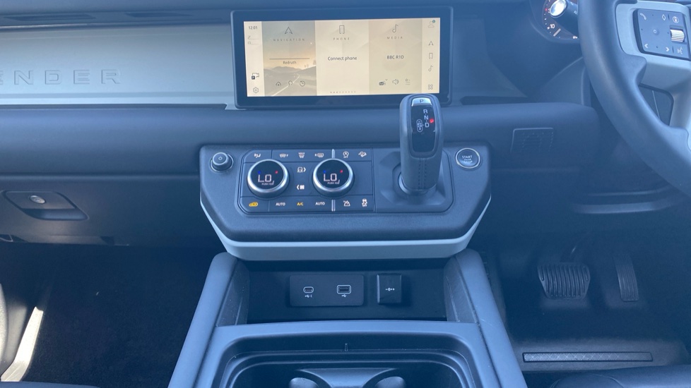Land Rover Defender 3.0 D250 SE 110 5dr Auto Diesel Estate - Image 14