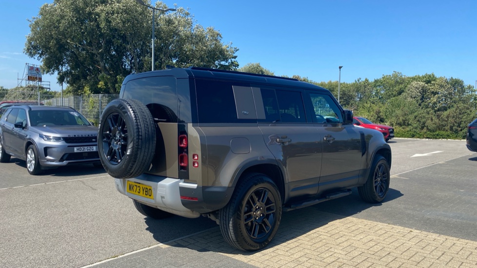 Land Rover Defender 3.0 D250 SE 110 5dr Auto Diesel Estate - Image 22
