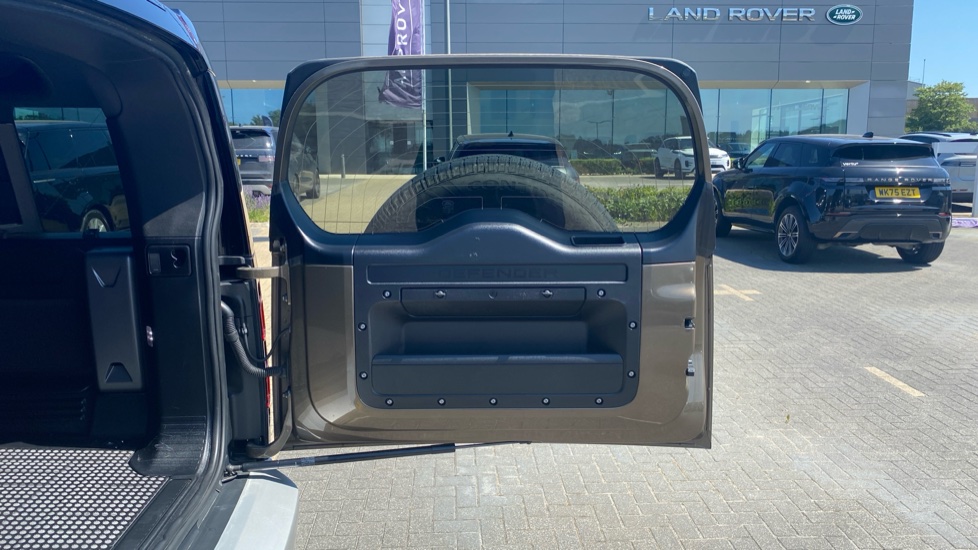 Land Rover Defender 3.0 D250 SE 110 5dr Auto Diesel Estate - Image 38