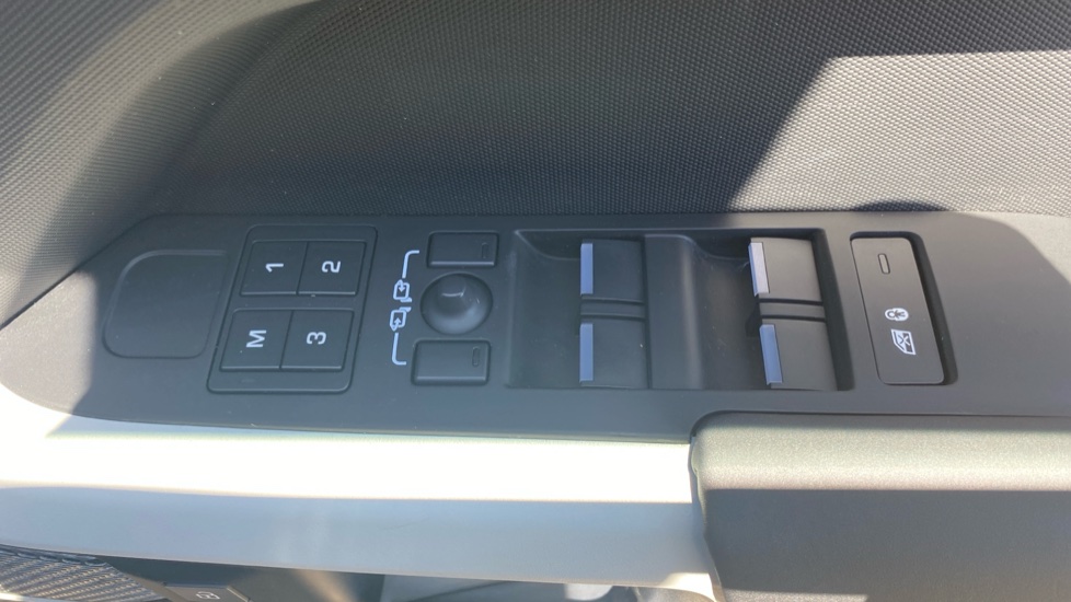 Land Rover Defender 3.0 D250 SE 110 5dr Auto Diesel Estate - Image 47
