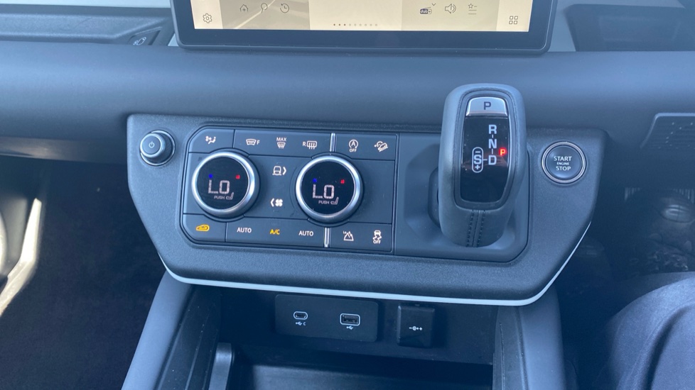 Land Rover Defender 3.0 D250 SE 110 5dr Auto Diesel Estate - Image 56