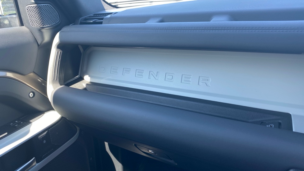 Land Rover Defender 3.0 D250 SE 110 5dr Auto Diesel Estate - Image 57