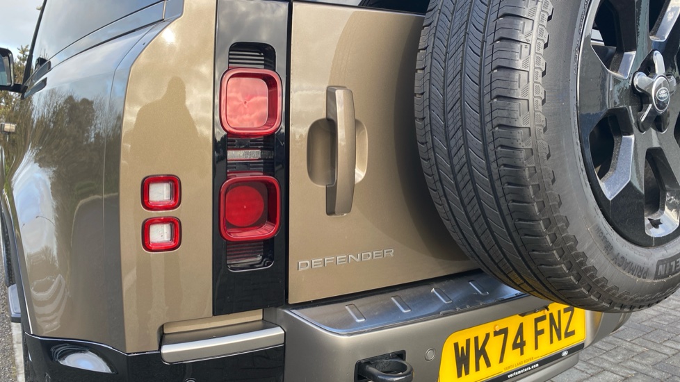 Land Rover Defender 3.0 D350 X-Dynamic SE 90 3dr Auto Diesel Estate - Image 19