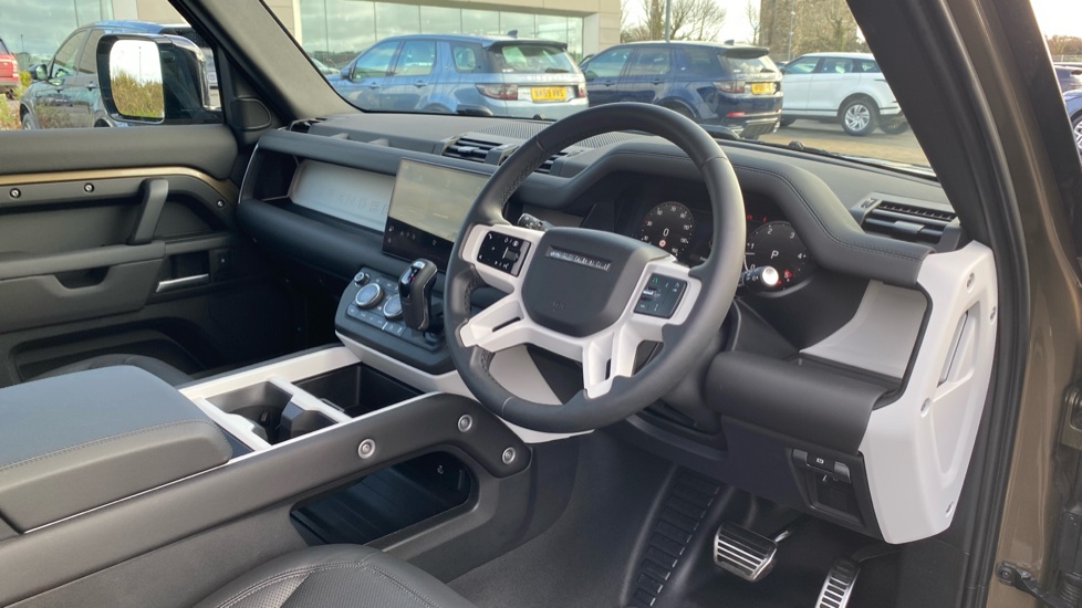 Land Rover Defender 3.0 D350 X-Dynamic SE 90 3dr Auto Diesel Estate - Image 23
