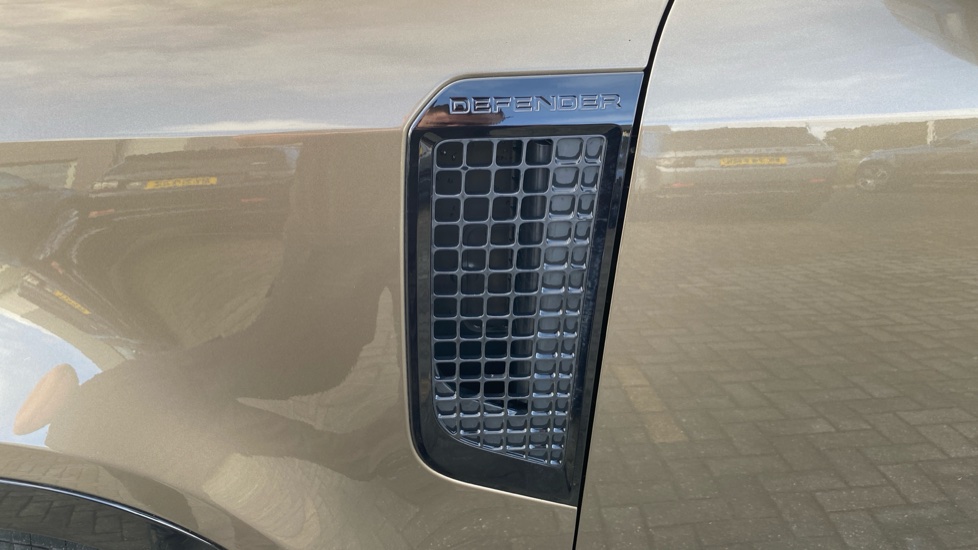 Land Rover Defender 3.0 D350 X-Dynamic SE 90 3dr Auto Diesel Estate - Image 29