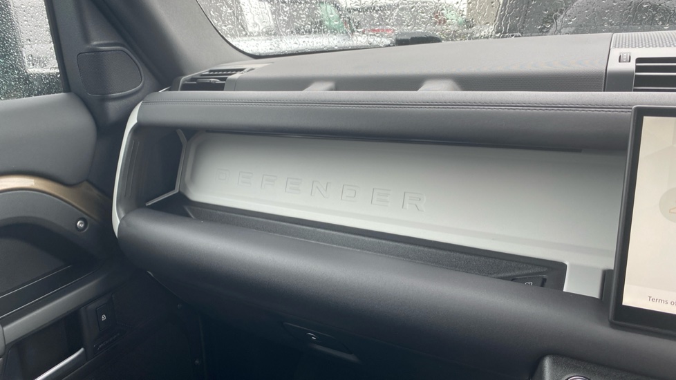 Land Rover Defender 3.0 D350 X-Dynamic SE 90 3dr Auto Diesel Estate - Image 37
