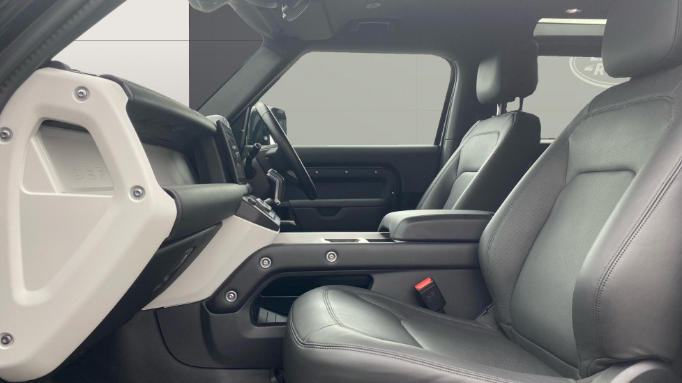 Land Rover Defender 3.0 D350 X-Dynamic HSE 90 3dr Auto Diesel Estate - Image 3