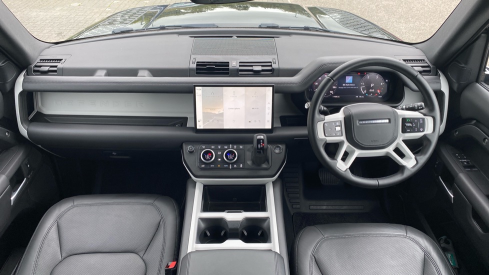 Land Rover Defender 3.0 D350 X-Dynamic HSE 90 3dr Auto Diesel Estate - Image 9