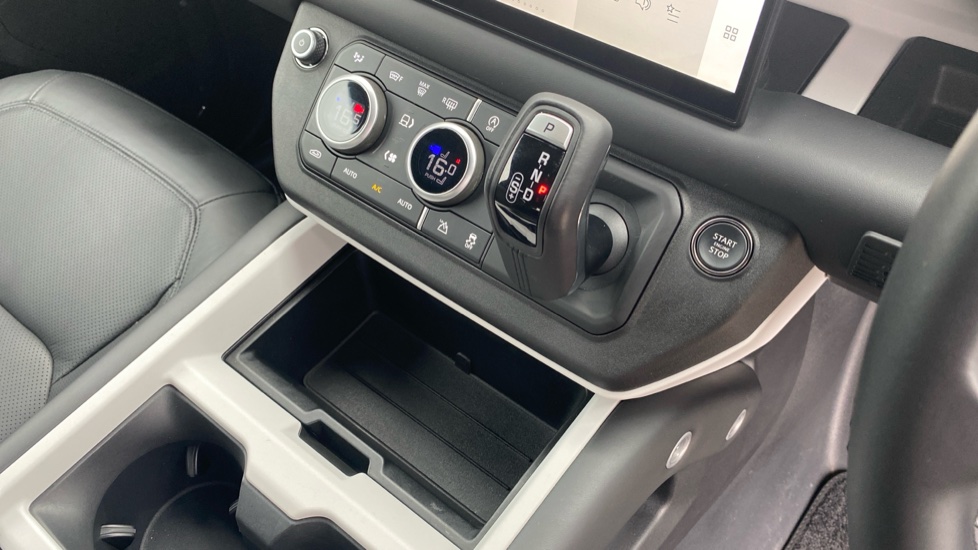 Land Rover Defender 3.0 D350 X-Dynamic HSE 90 3dr Auto Diesel Estate - Image 13