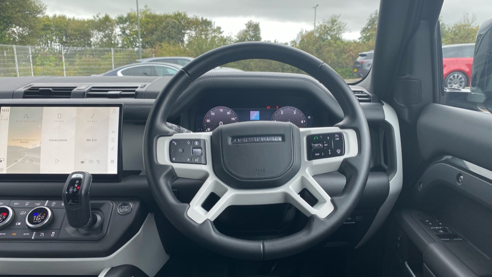 Land Rover Defender 3.0 D350 X-Dynamic HSE 90 3dr Auto Diesel Estate - Image 15