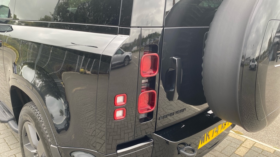 Land Rover Defender 3.0 D350 X-Dynamic HSE 90 3dr Auto Diesel Estate - Image 19
