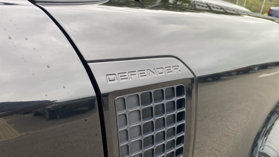 Land Rover Defender 3.0 D350 X-Dynamic HSE 90 3dr Auto Diesel Estate - Image 28