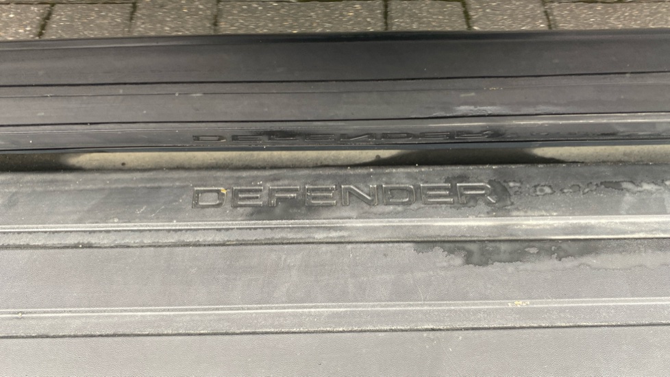 Land Rover Defender 3.0 D350 X-Dynamic HSE 90 3dr Auto Diesel Estate - Image 35