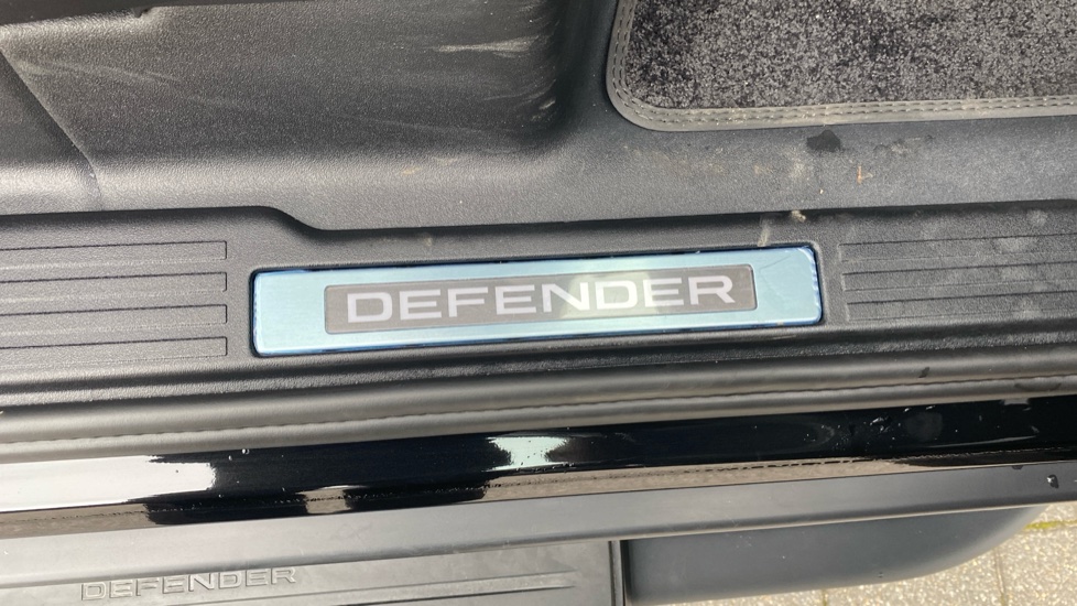 Land Rover Defender 3.0 D350 X-Dynamic HSE 90 3dr Auto Diesel Estate - Image 45