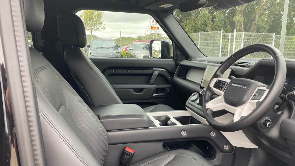 Land Rover Defender 3.0 D350 X-Dynamic HSE 90 3dr Auto Diesel Estate - Image 47