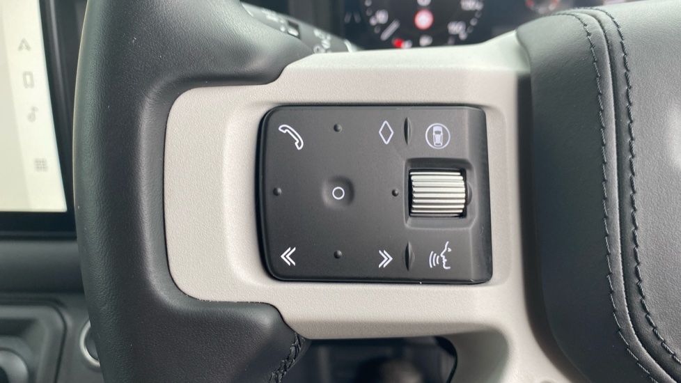 Land Rover Defender 3.0 D350 X-Dynamic HSE 90 3dr Auto Diesel Estate - Image 51