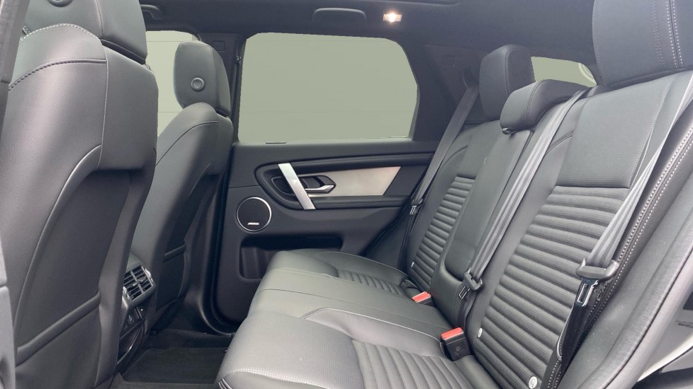 Land Rover Discovery Sport 2.0 D200 Dynamic SE 5dr Auto [5 Seat] Diesel Station Wagon - Image 4