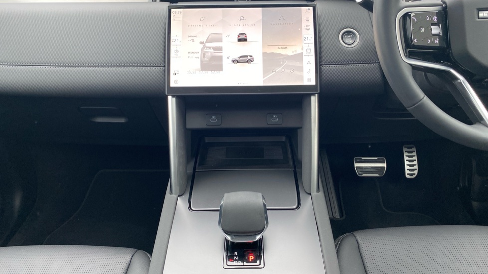 Land Rover Discovery Sport 2.0 D200 Dynamic SE 5dr Auto [5 Seat] Diesel Station Wagon - Image 14