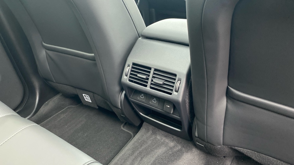 Land Rover Discovery Sport 2.0 D200 Dynamic SE 5dr Auto [5 Seat] Diesel Station Wagon - Image 18