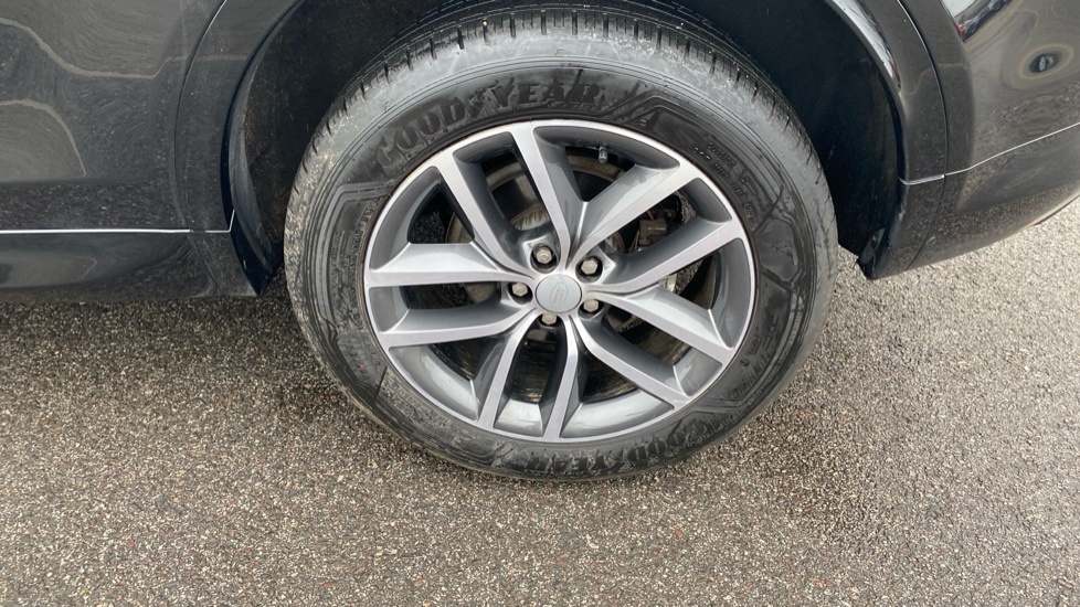 Land Rover Discovery Sport 2.0 D200 Dynamic SE 5dr Auto [5 Seat] Diesel Station Wagon - Image 32