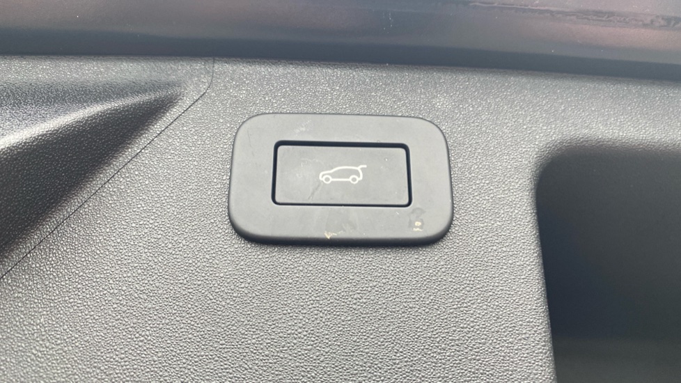 Land Rover Discovery Sport 2.0 D200 Dynamic SE 5dr Auto [5 Seat] Diesel Station Wagon - Image 34