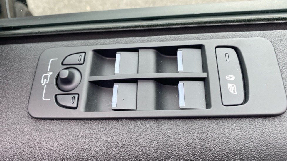 Land Rover Discovery Sport 2.0 D200 Dynamic SE 5dr Auto [5 Seat] Diesel Station Wagon - Image 44