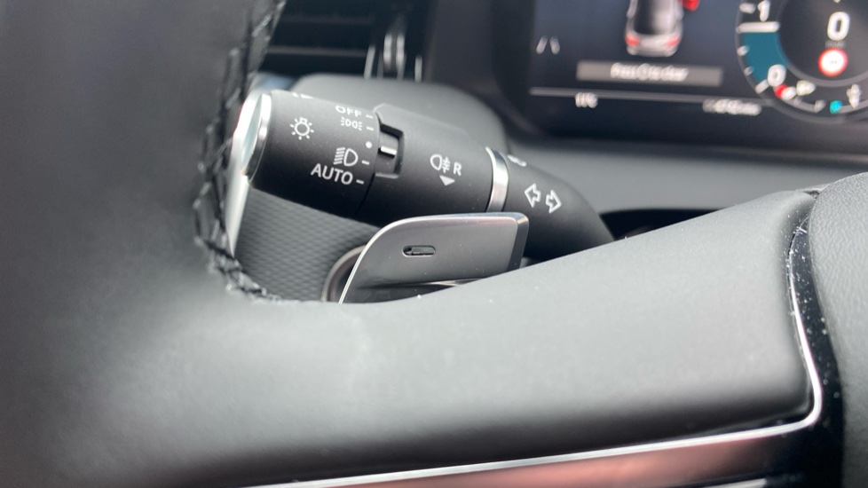 Land Rover Discovery Sport 2.0 D200 Dynamic SE 5dr Auto [5 Seat] Diesel Station Wagon - Image 55