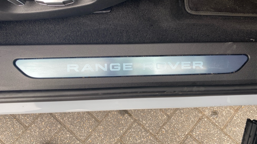 Land Rover Range Rover Evoque 2.0 D200 Autobiography 5dr Auto [Revised] Diesel Hatchback - Image 46
