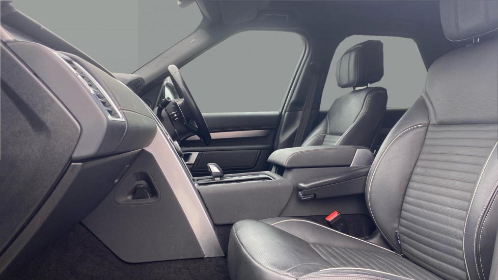 Land Rover Discovery 3.0 D250 Dynamic HSE 5dr Auto Diesel Station Wagon - Image 3