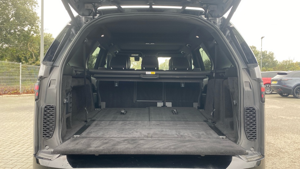 Land Rover Discovery 3.0 D250 Dynamic HSE 5dr Auto Diesel Station Wagon - Image 10