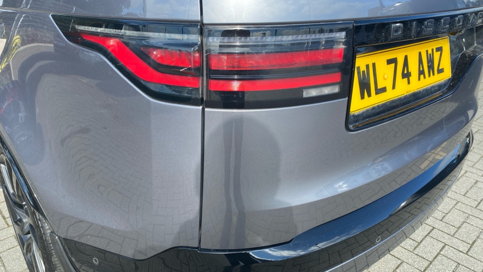 Land Rover Discovery 3.0 D250 Dynamic HSE 5dr Auto Diesel Station Wagon - Image 19