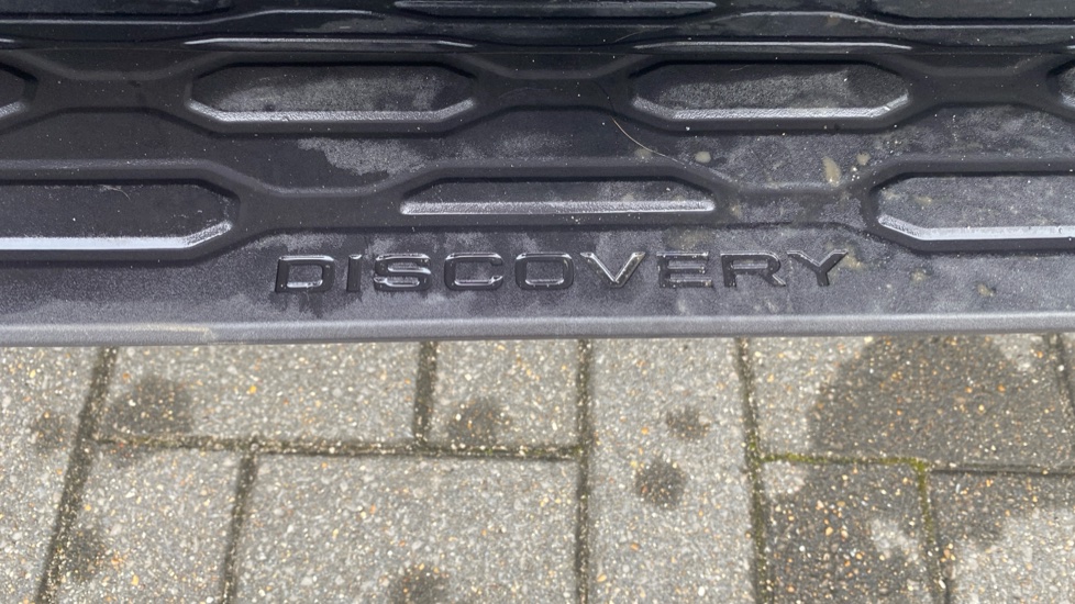 Land Rover Discovery 3.0 D250 Dynamic HSE 5dr Auto Diesel Station Wagon - Image 29
