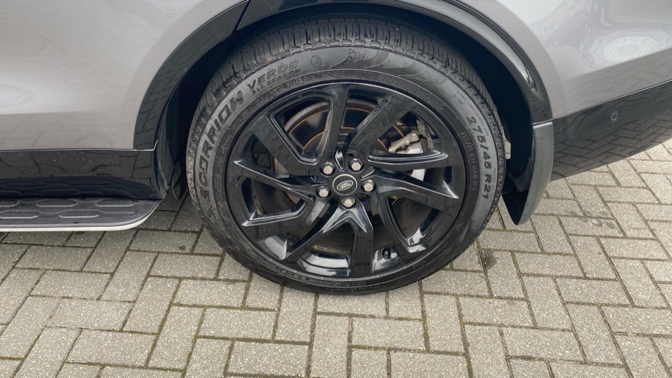 Land Rover Discovery 3.0 D250 Dynamic HSE 5dr Auto Diesel Station Wagon - Image 34