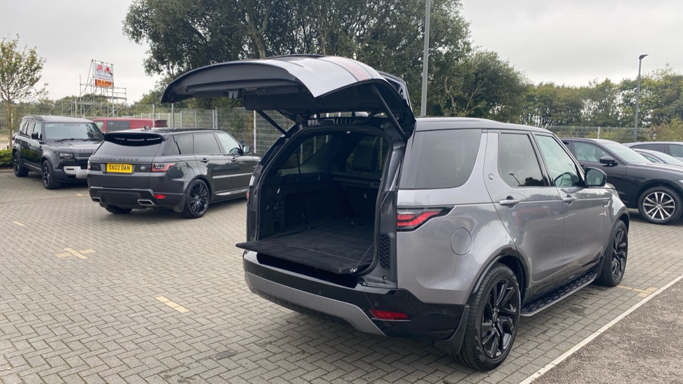 Land Rover Discovery 3.0 D250 Dynamic HSE 5dr Auto Diesel Station Wagon - Image 35