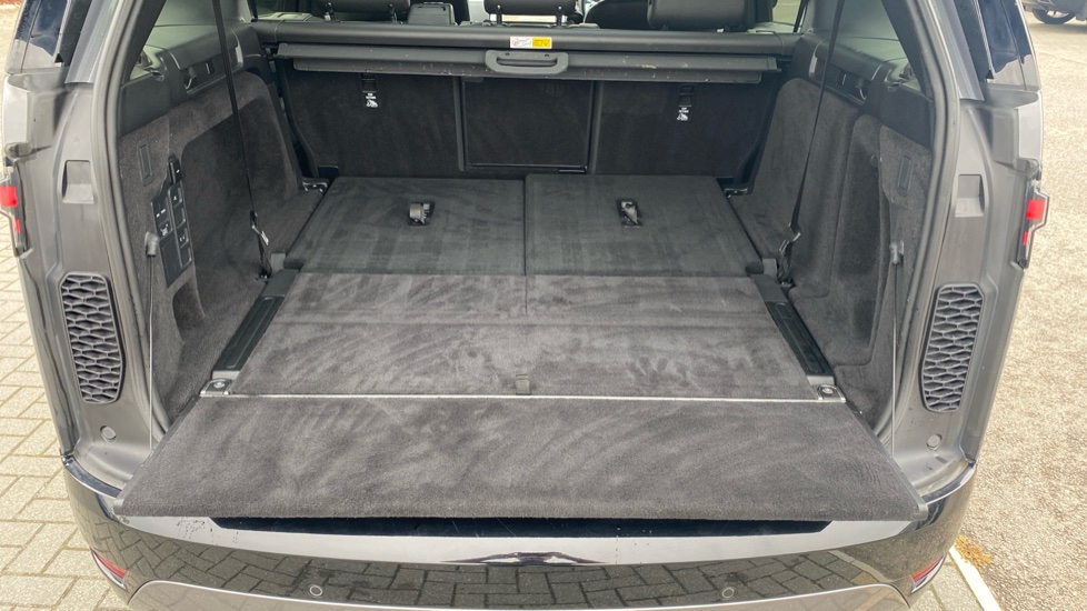 Land Rover Discovery 3.0 D250 Dynamic HSE 5dr Auto Diesel Station Wagon - Image 36
