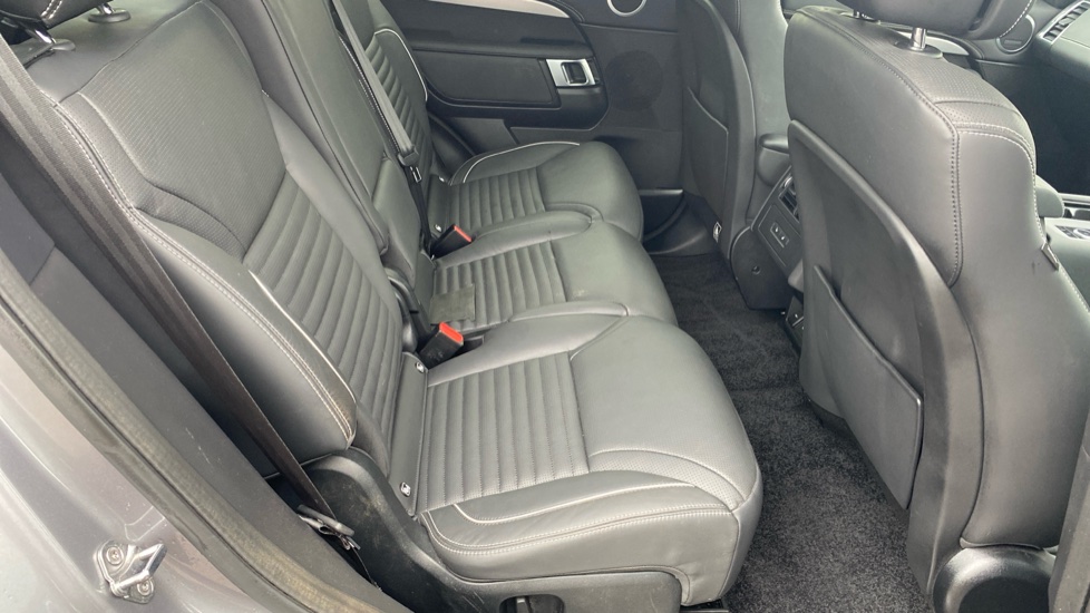Land Rover Discovery 3.0 D250 Dynamic HSE 5dr Auto Diesel Station Wagon - Image 42