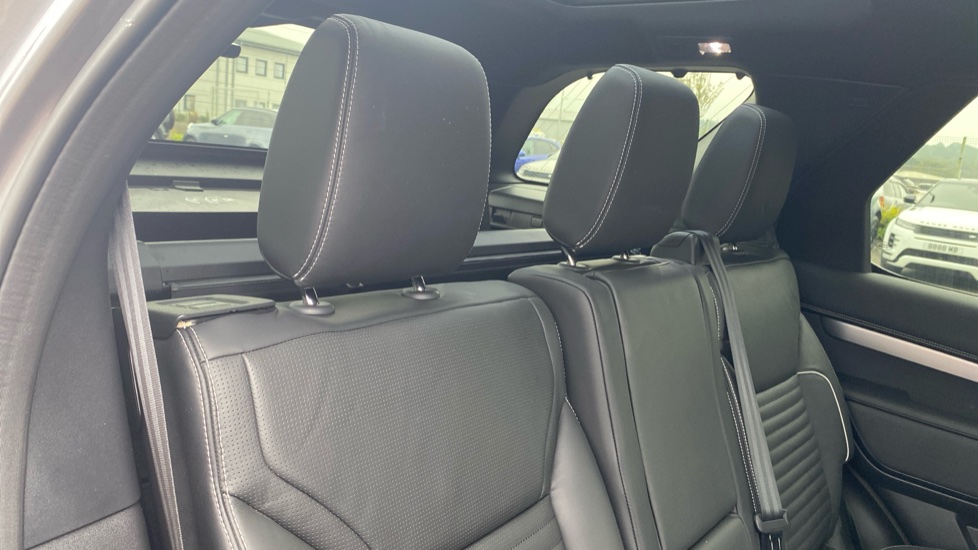 Land Rover Discovery 3.0 D250 Dynamic HSE 5dr Auto Diesel Station Wagon - Image 43