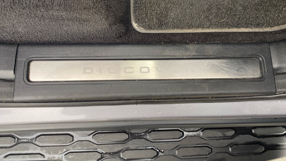 Land Rover Discovery 3.0 D250 Dynamic HSE 5dr Auto Diesel Station Wagon - Image 50