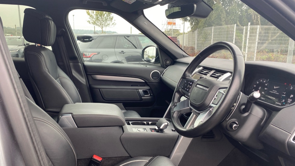Land Rover Discovery 3.0 D250 Dynamic HSE 5dr Auto Diesel Station Wagon - Image 52
