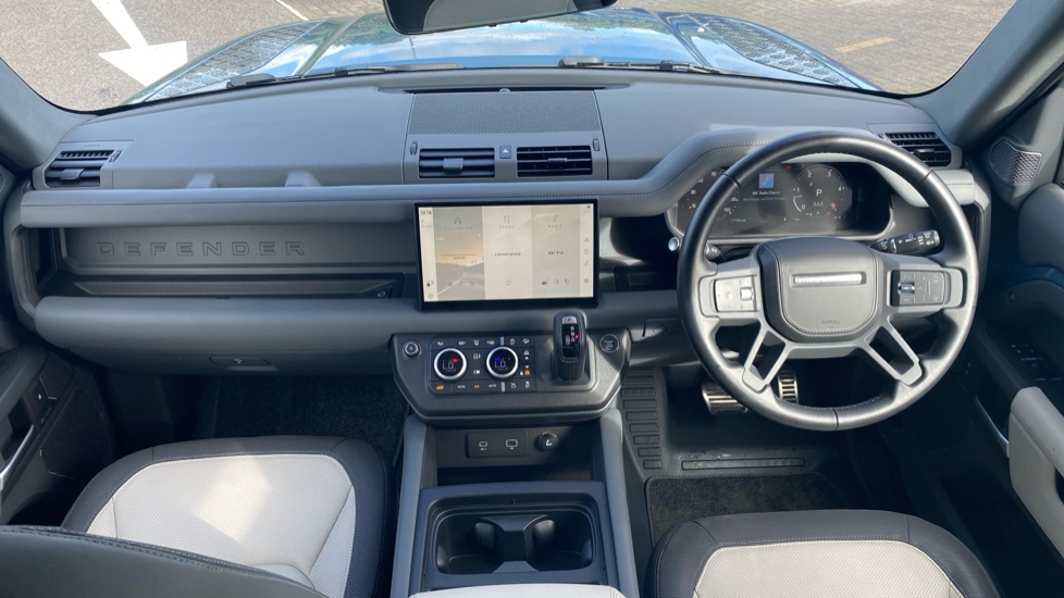 Land Rover Defender 3.0 D300 X-Dynamic HSE 90 3dr Auto Diesel Estate - Image 9