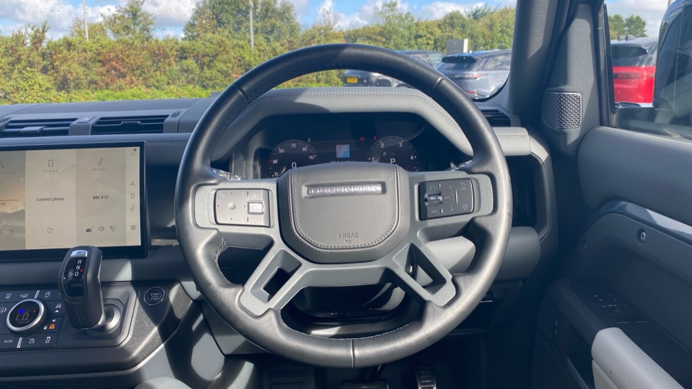 Land Rover Defender 3.0 D300 X-Dynamic HSE 90 3dr Auto Diesel Estate - Image 15