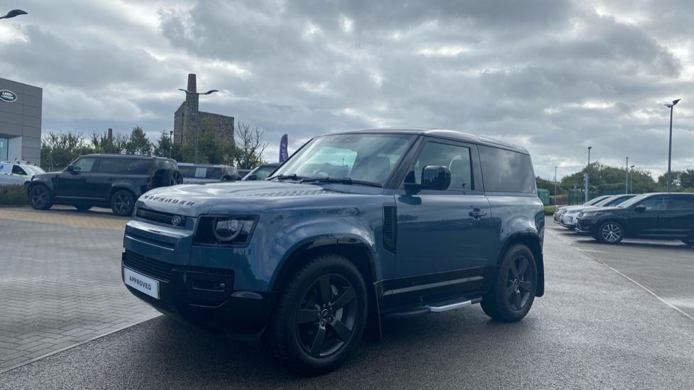 Land Rover Defender 3.0 D300 X-Dynamic HSE 90 3dr Auto Diesel Estate - Image 20