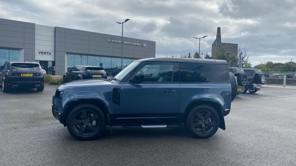 Land Rover Defender 3.0 D300 X-Dynamic HSE 90 3dr Auto Diesel Estate - Image 21