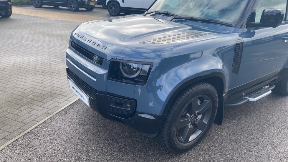 Land Rover Defender 3.0 D300 X-Dynamic HSE 90 3dr Auto Diesel Estate - Image 31
